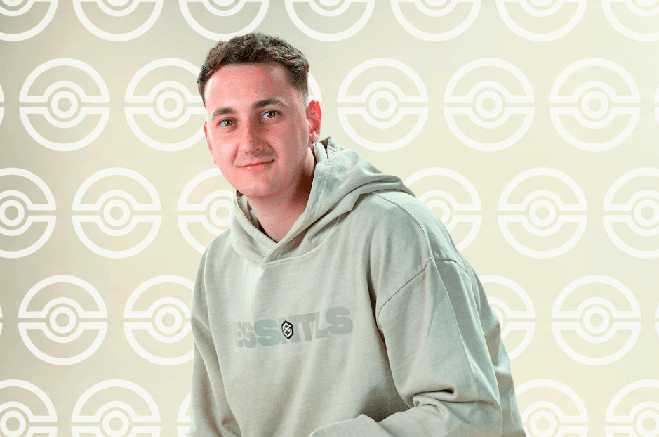 Retrato de Óscar Brock con un fondo de Poké Balls